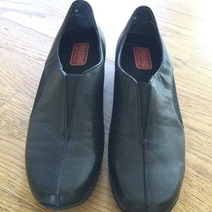New! Munro Black Leather/Black Suede Shoes